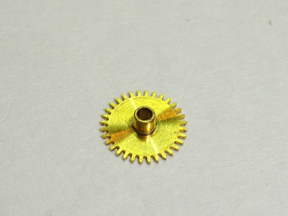 Movado hour wheel cal. 470 / part 250 (height 1.30mm)