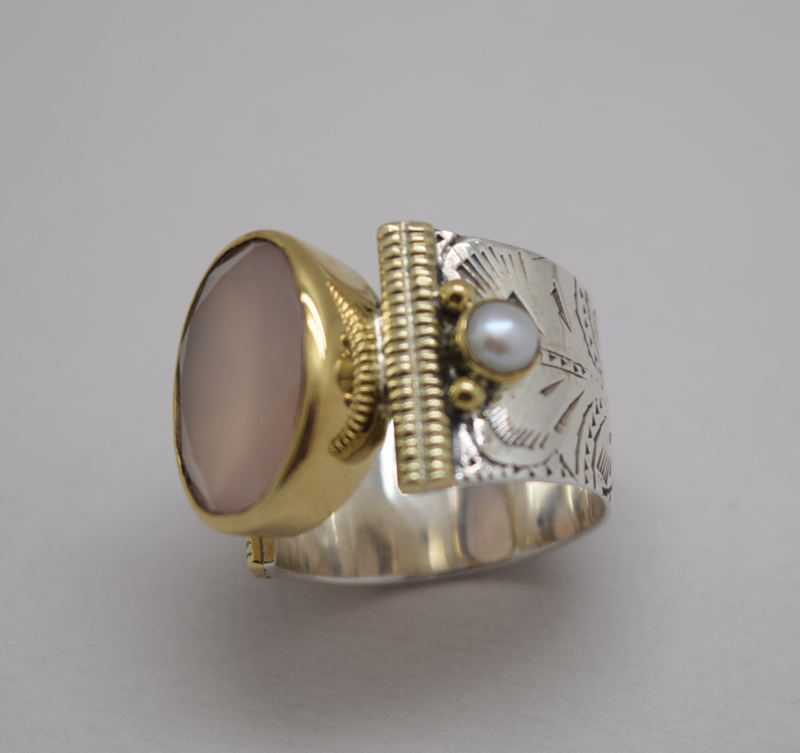 BAGUE ETHNIQUE CALCEDOINE ROSE & PERLES