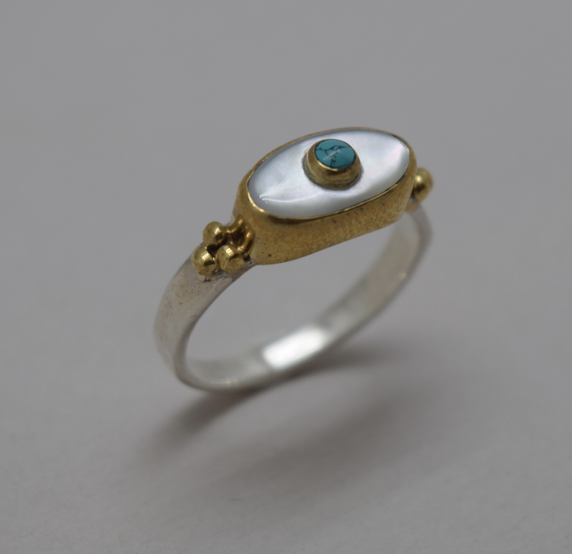 BAGUE LITTLE ETHNIQUE NACRE & TURQUOISE