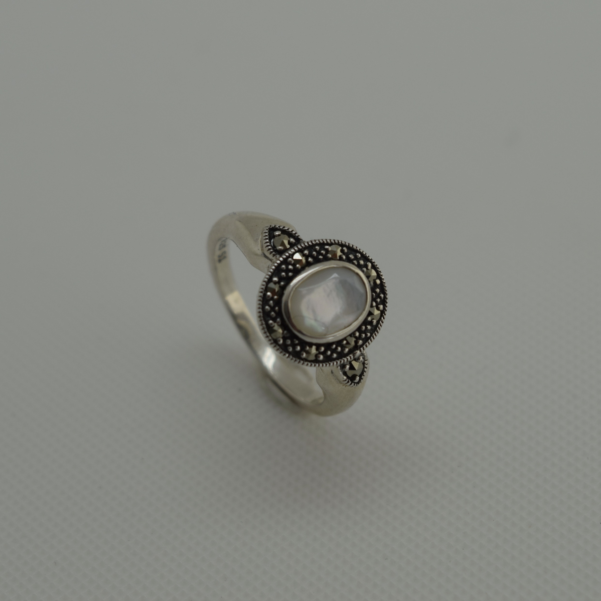 Bague Nacre et marcassites argent 925