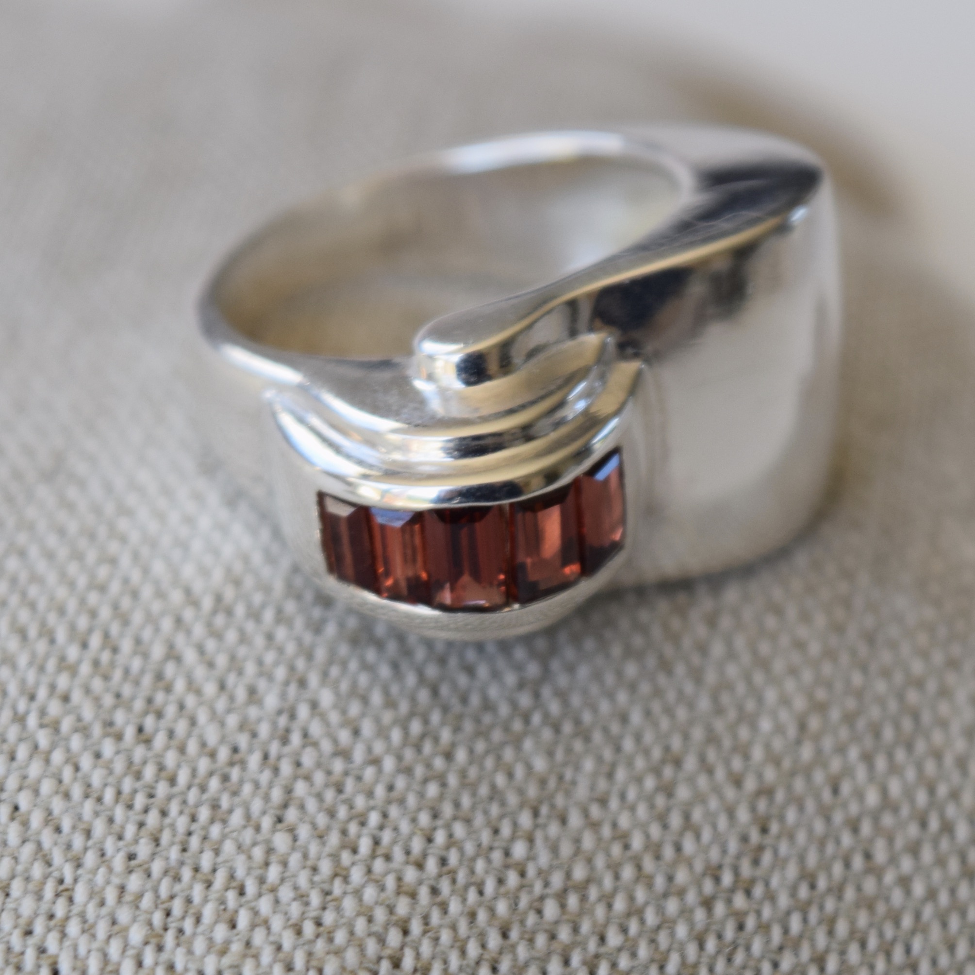 BAGUE TANK GRENAT ARGENT 925