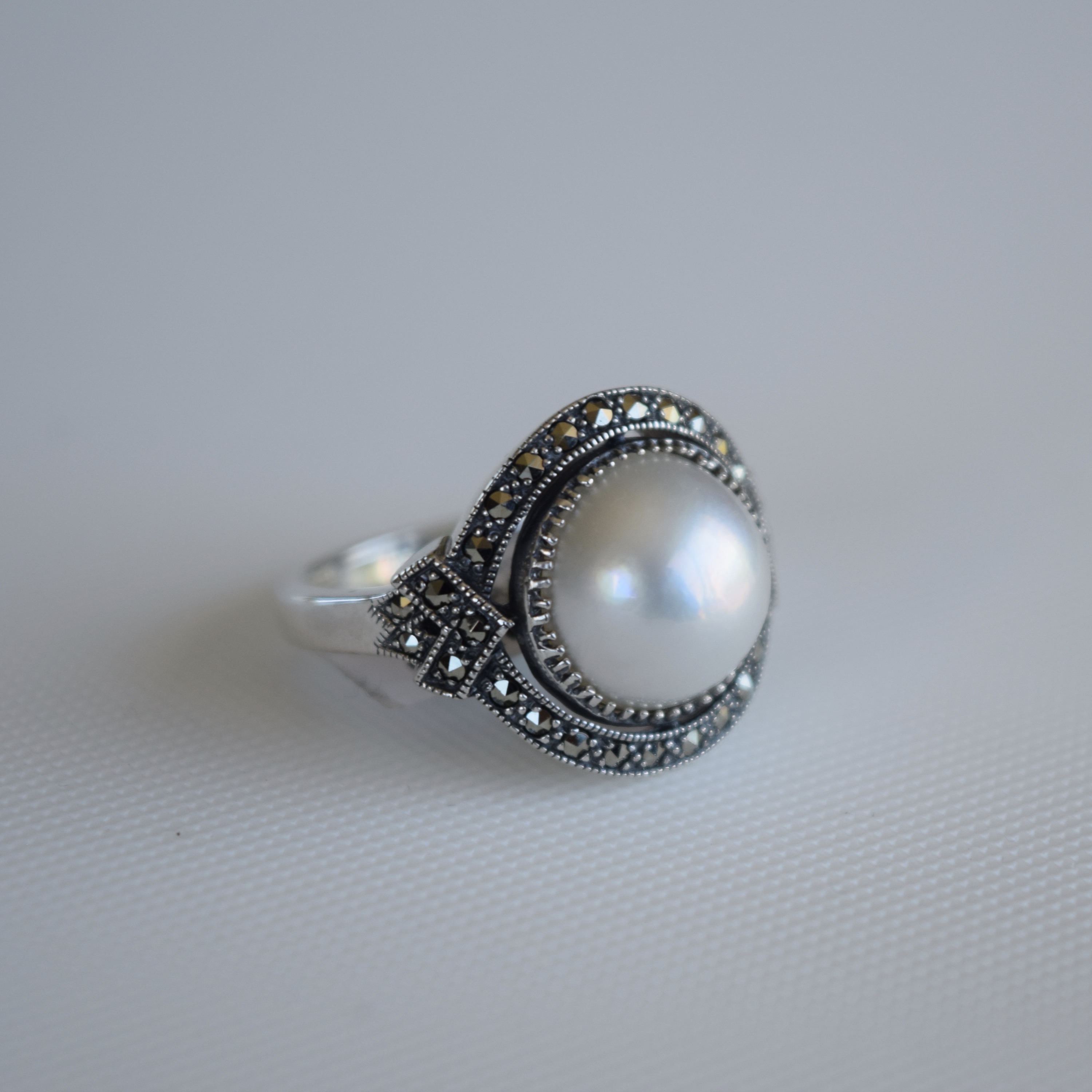BAGUE PERLE MABE ET MARCASSITES