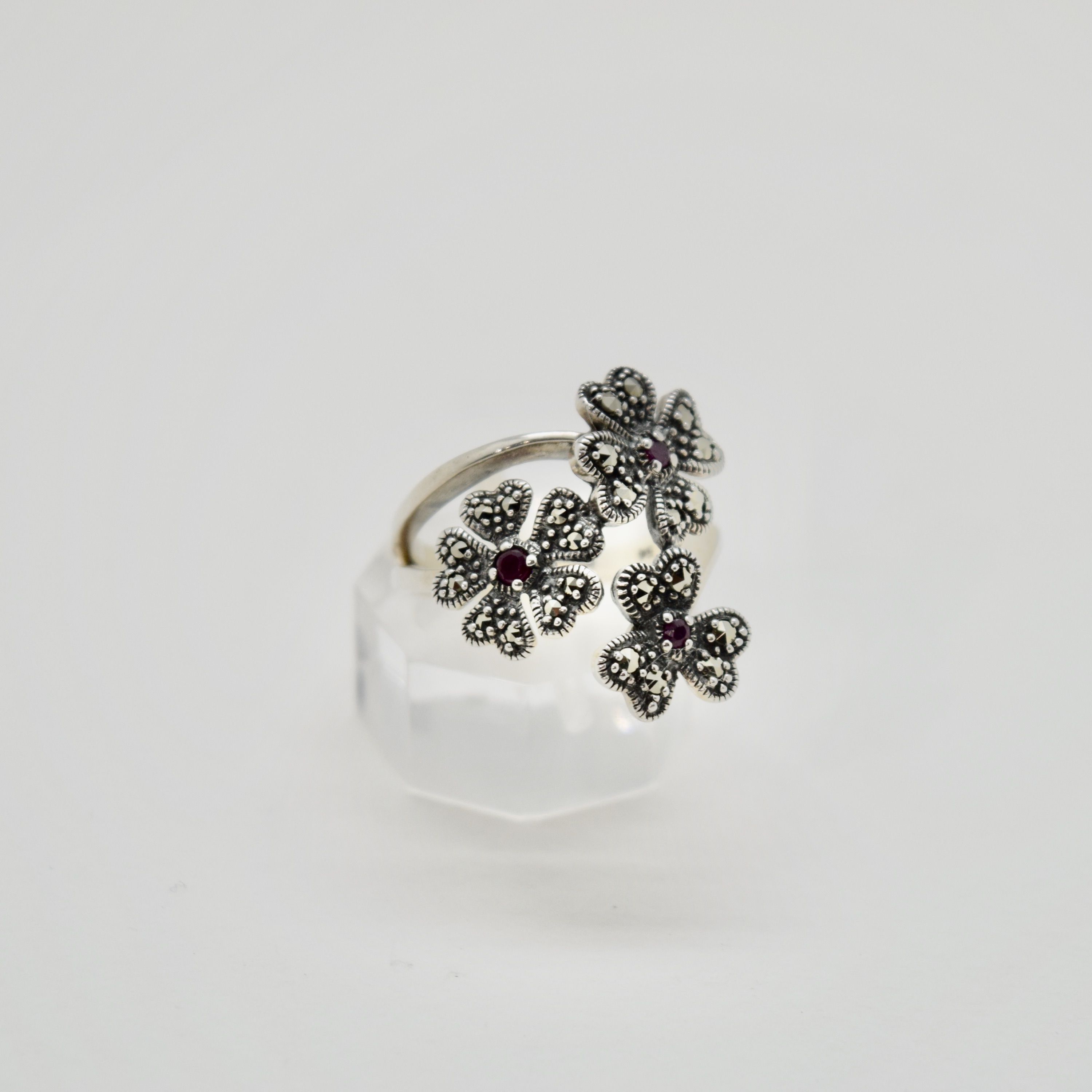 BAGUE FLEURS RUBIS