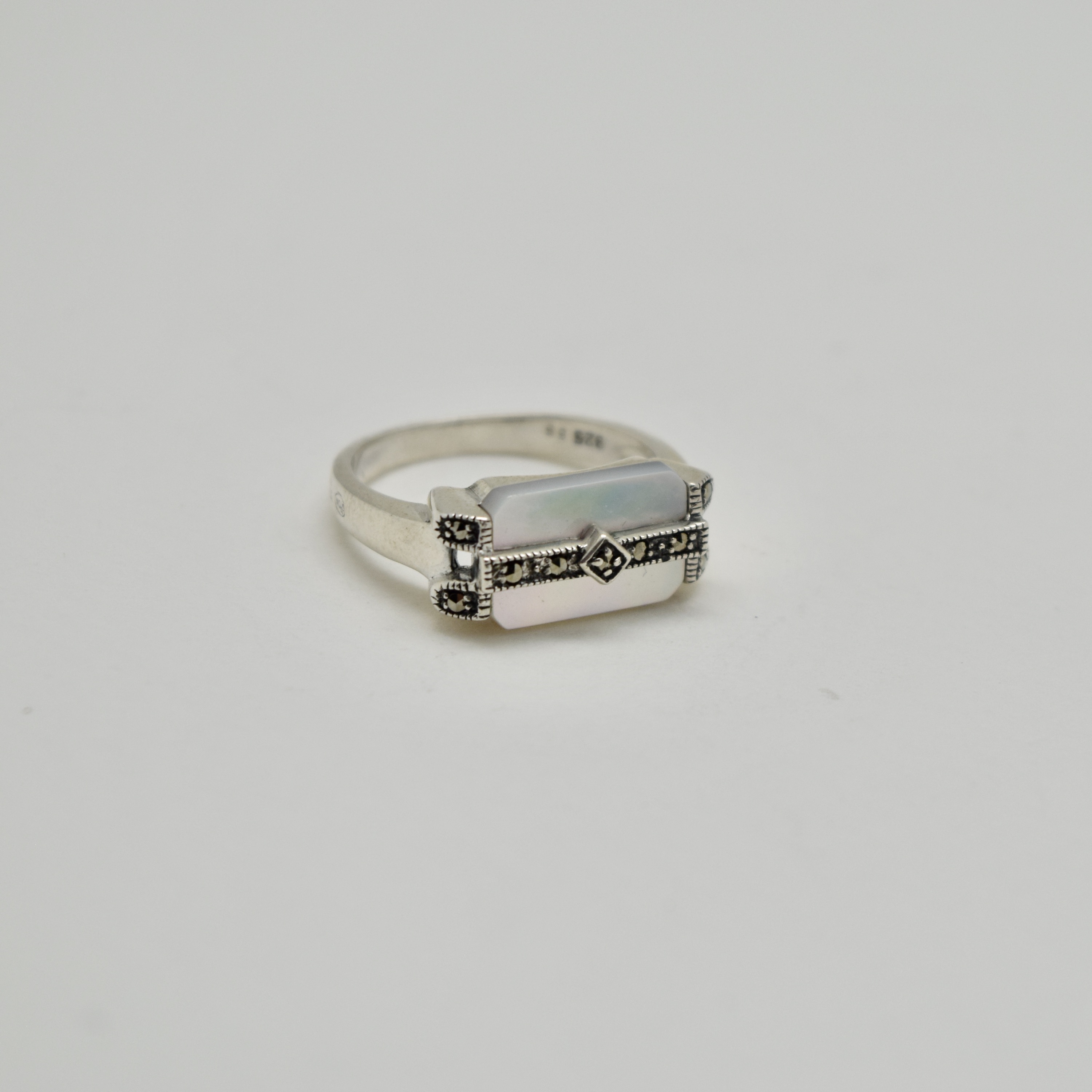 BAGUE MARCASSITES ET NACRE