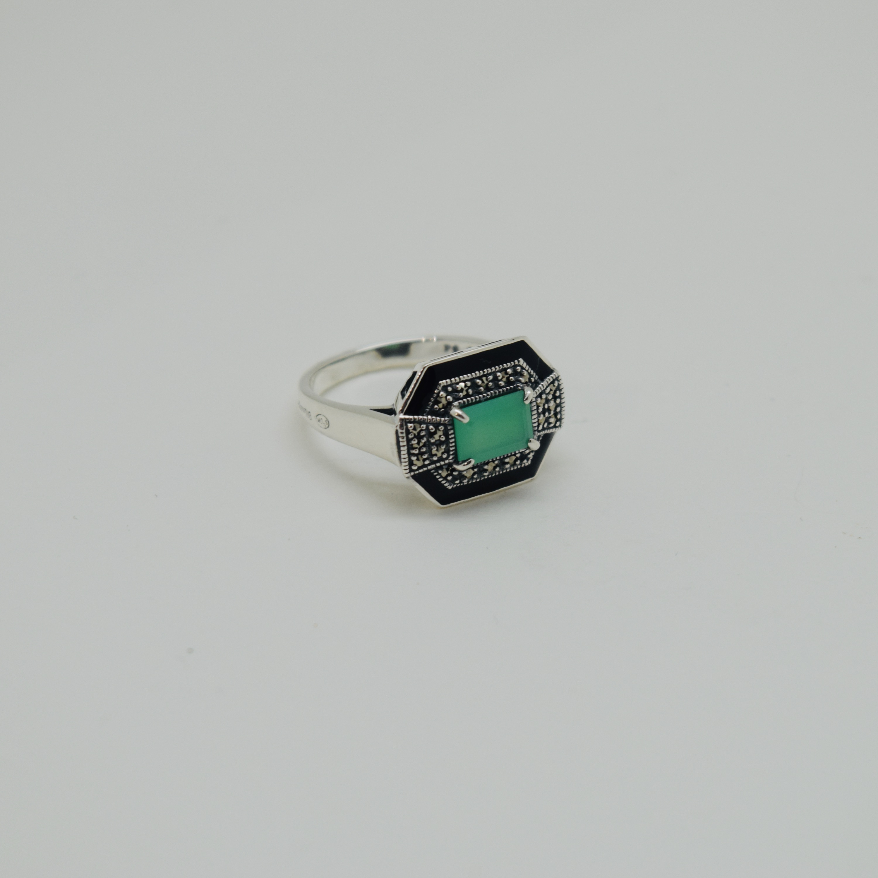 BAGUE EMAIL NOIR ET CHRYSOPRASE 