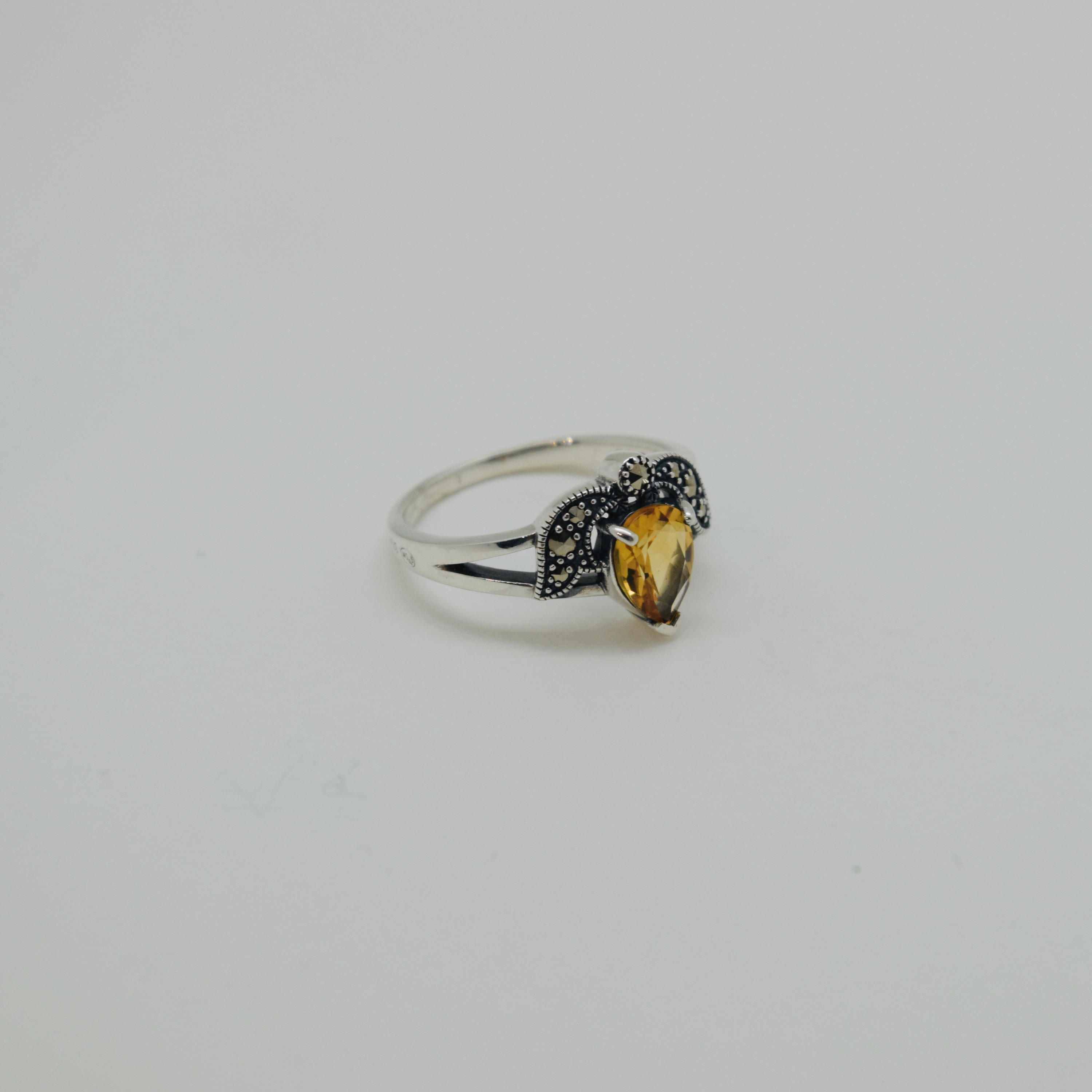 BAGUE CITRINE MARCASSITES