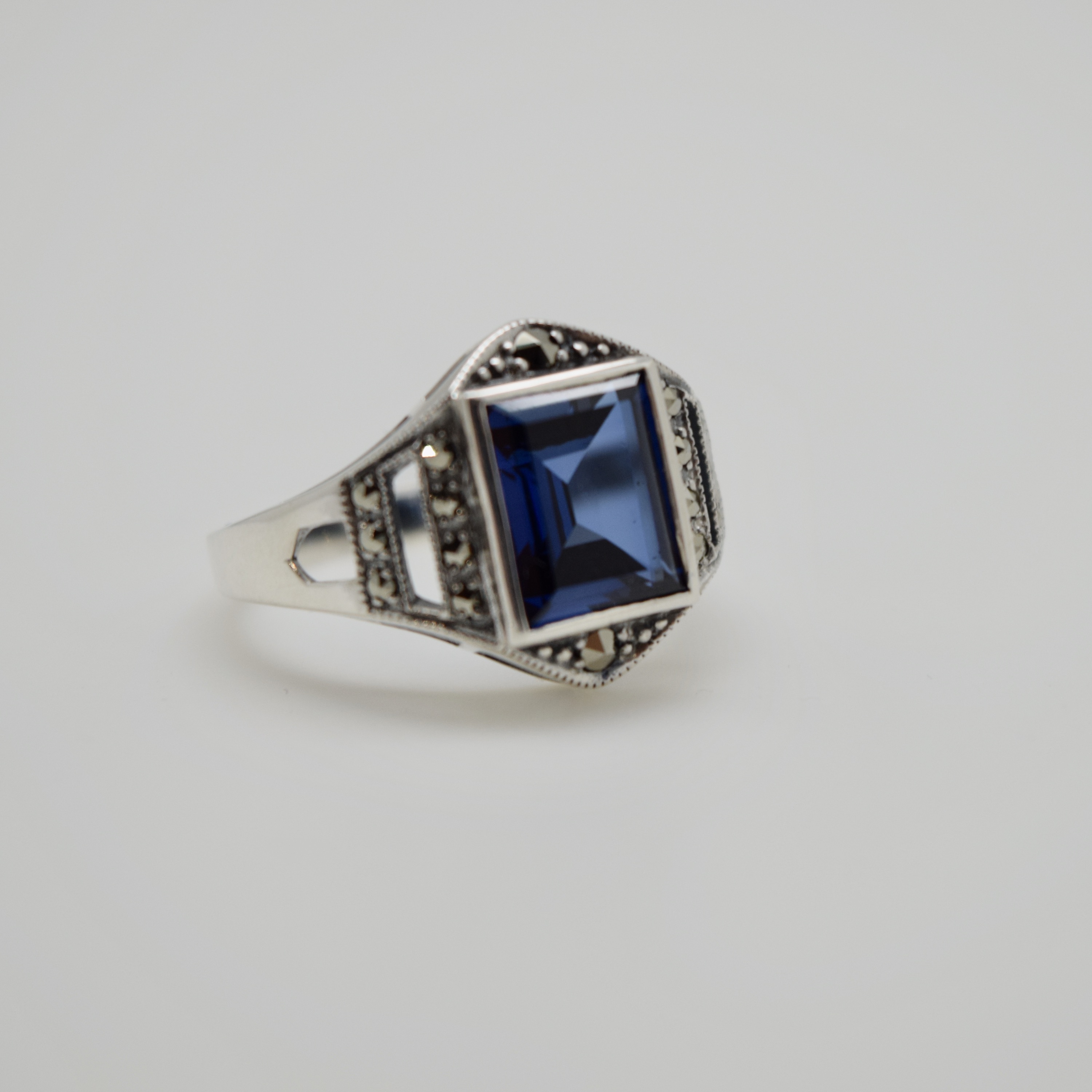 BAGUE PIERRE IMITATION SAPHIR MARCASSITES