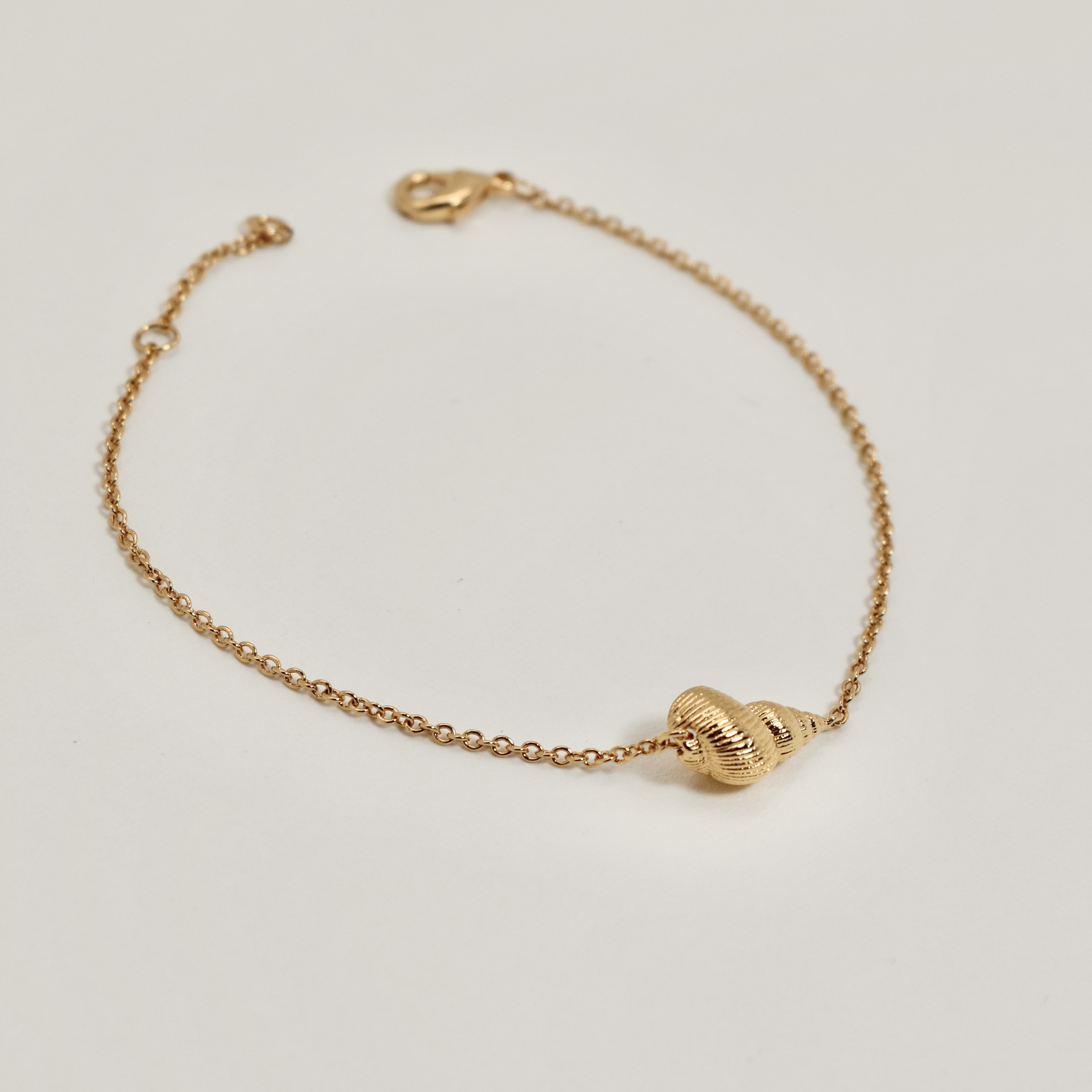 BRACELET PLAQUÉ OR COQUILLAGE 