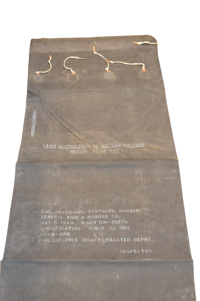 HOUSSE EN CAOUTCHOUC POUR L'ÉPOUILLAGE DES VÊTEMENTS 1943