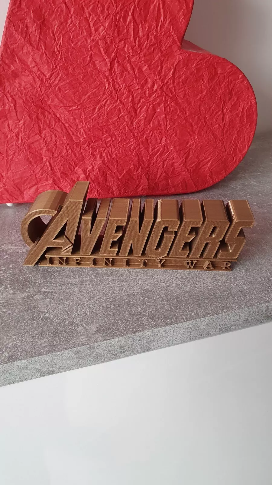Logo Avengers, étagère de jeux, espace gaming, decoration interrieur enfant