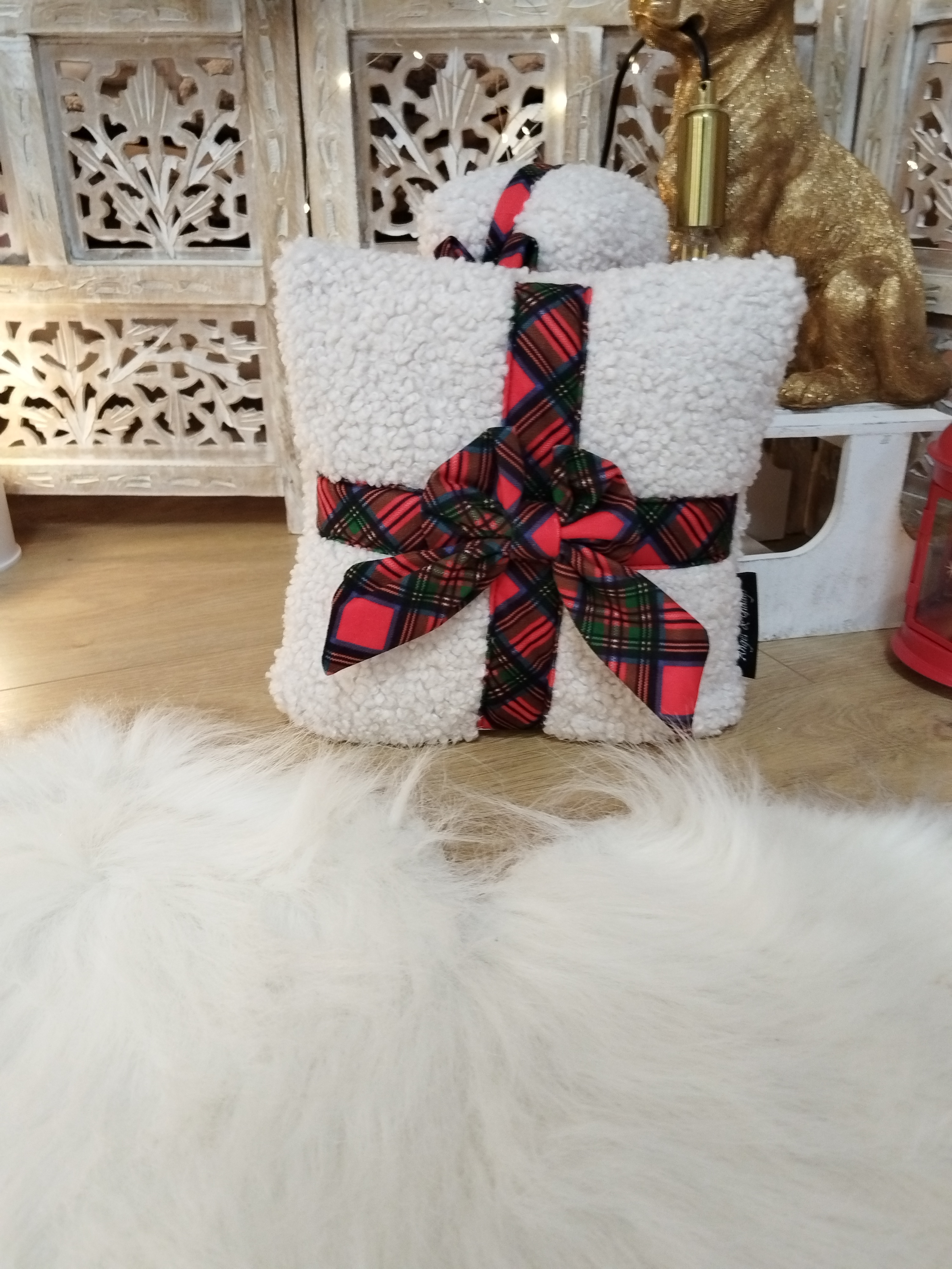 Housse Coussin 25x25 -  Tradition - Fourrure Bouclette Effet Cadeau